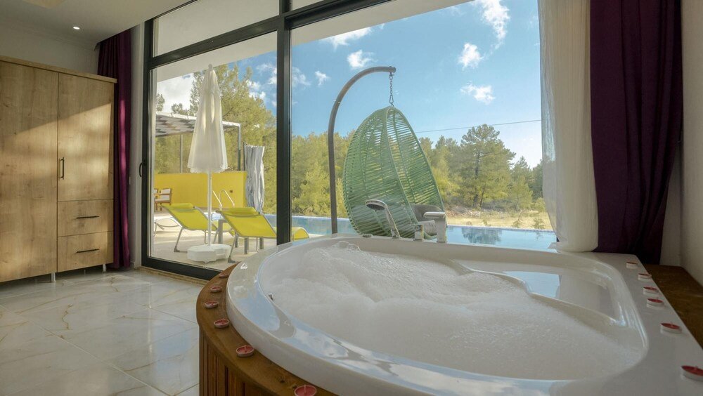 Исламлар: Captivating Villa With 2 Private Pools in Kas