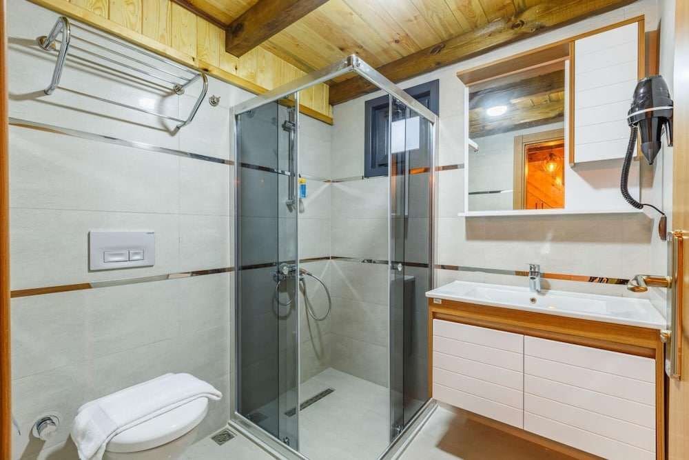 Сайл: Mesmerizing Tiny House On Riverside in Agva
