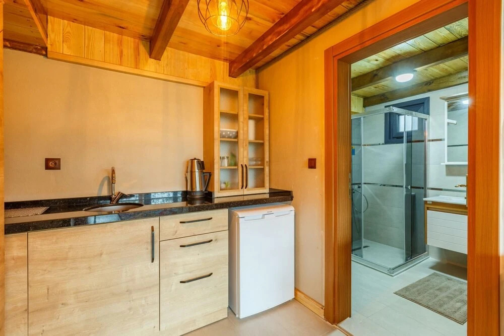 Сайл: Mesmerizing Tiny House On Riverside in Agva