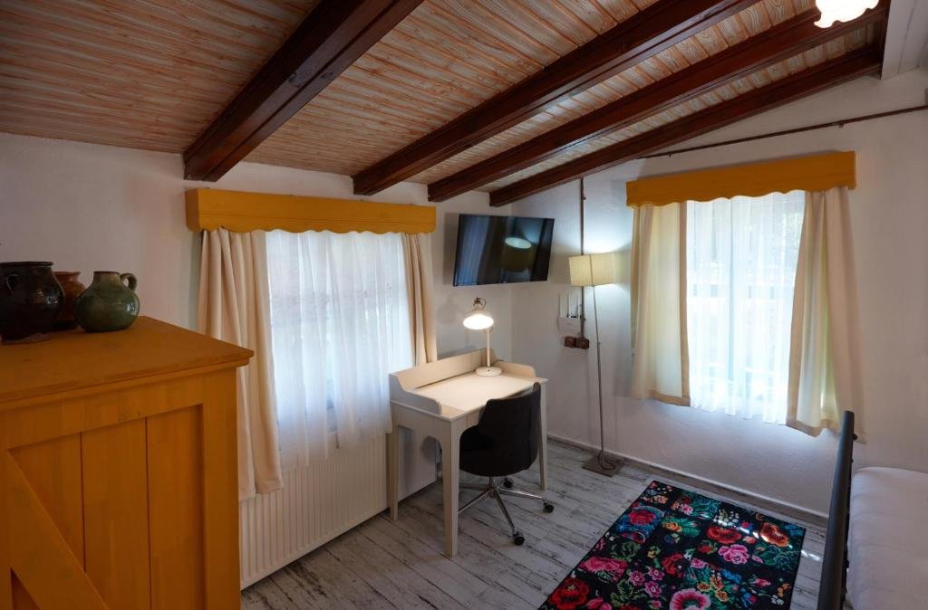 Сайл: Dachas Cove Hotel