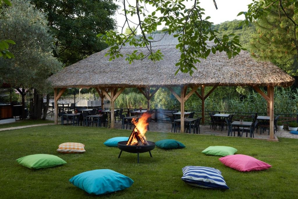 Сайл: Dachas Cove Hotel