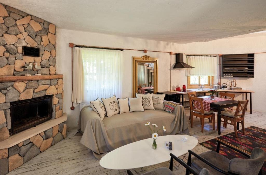 Сайл: Dachas Cove Hotel