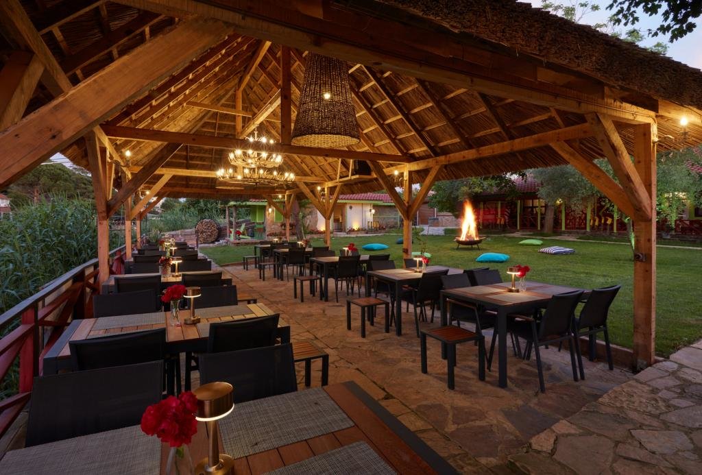 Сайл: Dachas Cove Hotel
