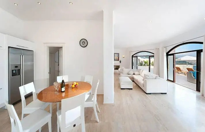 Ешилькёй: Korsan Kuzey-stunning 5bed Private Beach Platform