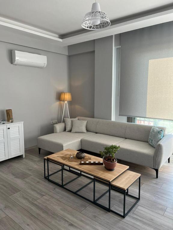 Милас: Scenic Flat With Shared Pool in Milas