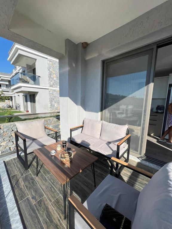 Милас: Scenic Flat With Shared Pool in Milas