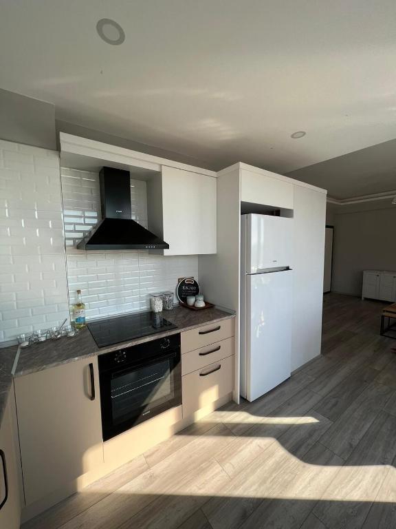 Милас: Scenic Flat With Shared Pool in Milas