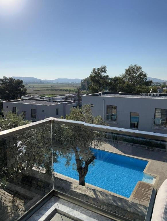 Милас: Scenic Flat With Shared Pool in Milas