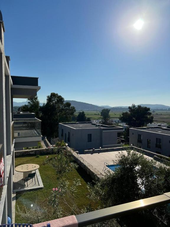 Милас: Scenic Flat With Shared Pool in Milas