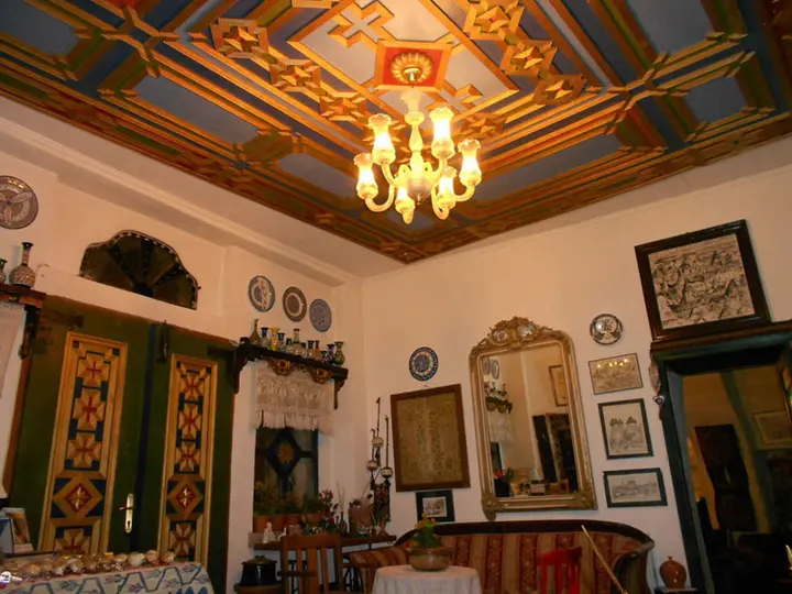 Аванос: Sofa Hotel