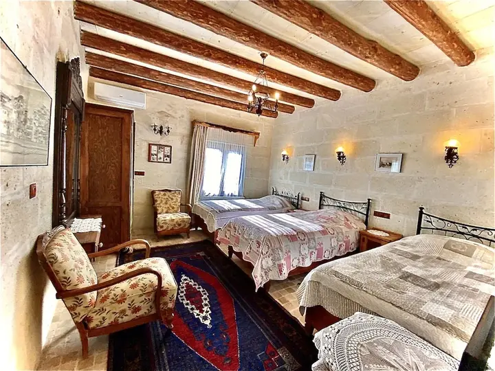 Аванос: Sofa Hotel