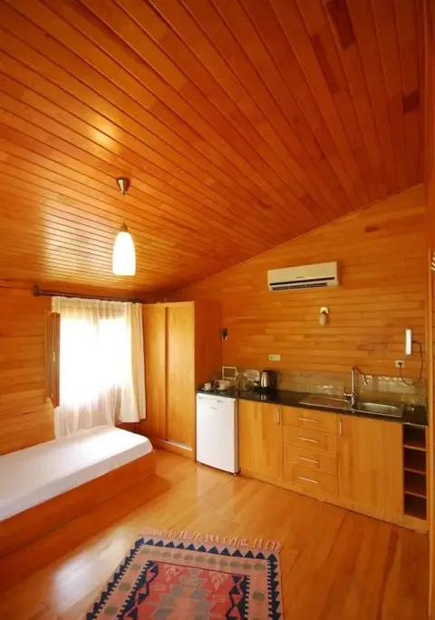 Чиралы: Baraka House