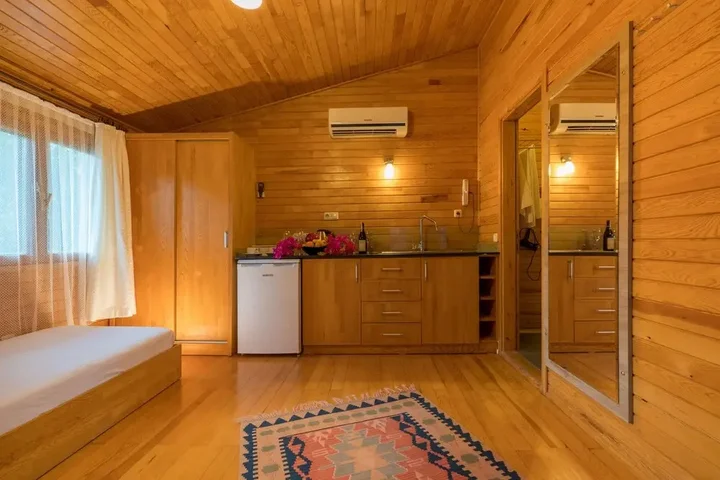 Чиралы: Baraka House
