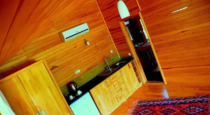 Чиралы: Baraka House