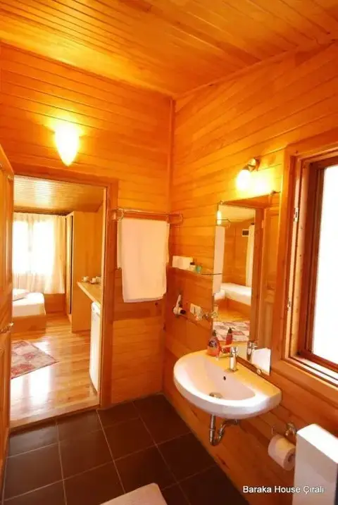 Чиралы: Baraka House