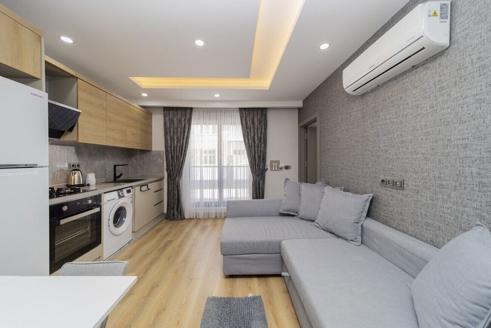 Анталья: Chic Flat With Central Location in Muratpasa