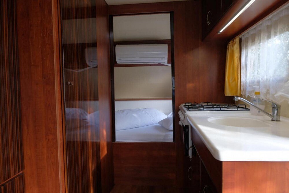 Cozy Caravan Surrounded by Nature in Iznik Bursa — фото 5