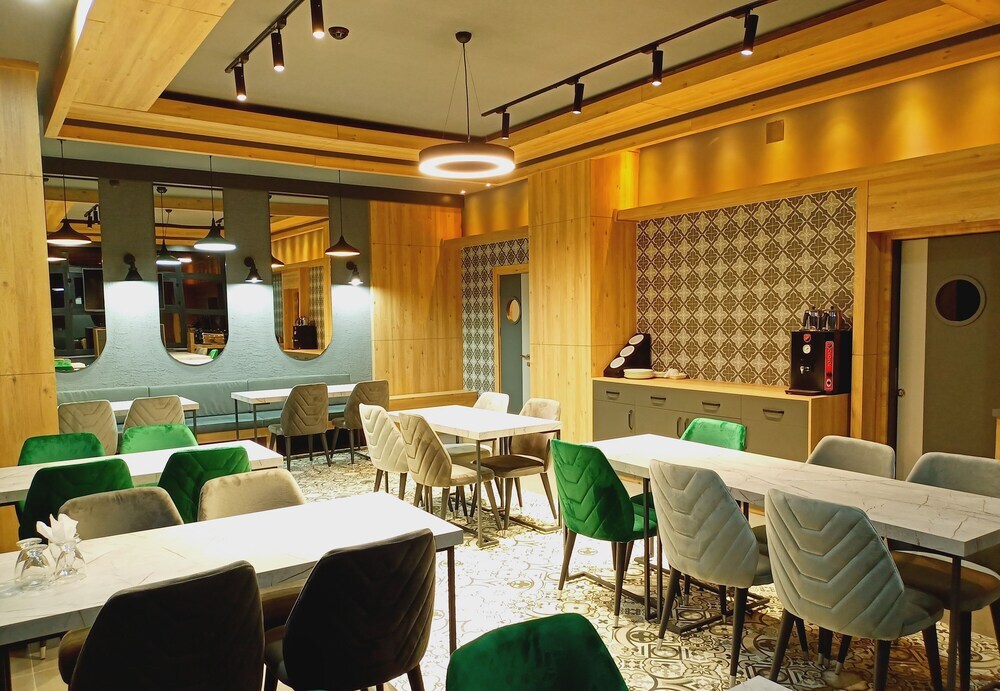 Сарыкамыш: Dinamik Otel
