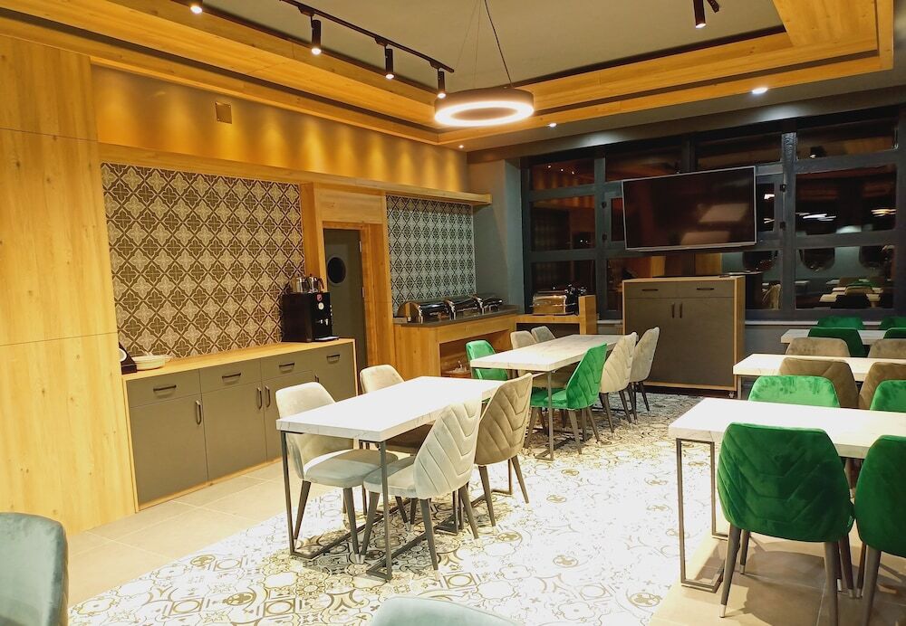 Сарыкамыш: Dinamik Otel