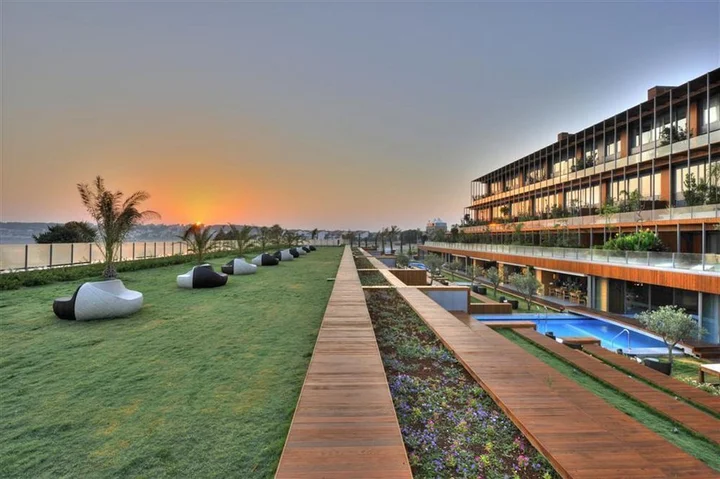 Чешме: 7800 Cesme