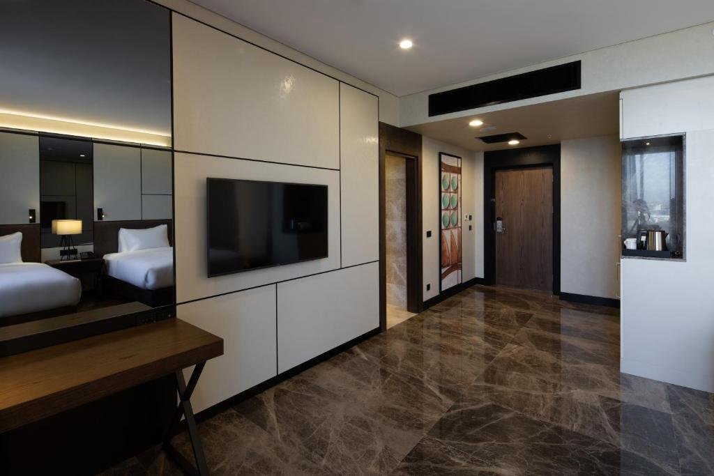 Янык: Dedeman Kartepe Kocaeli