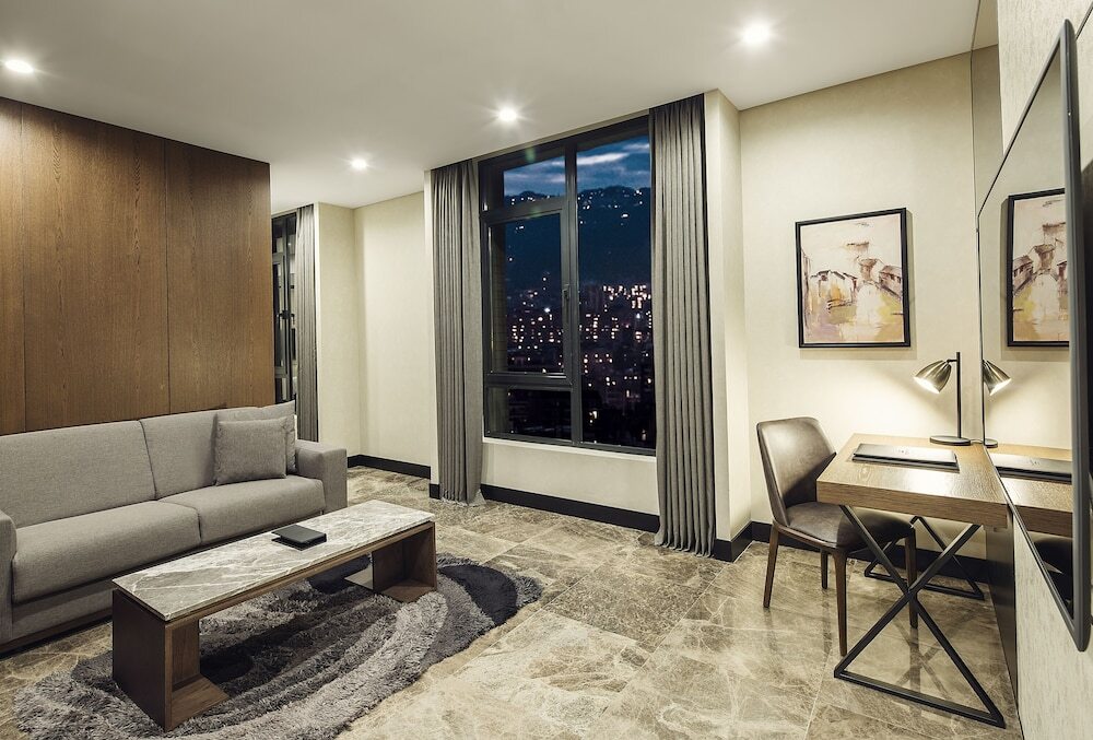 Янык: Dedeman Kartepe Kocaeli