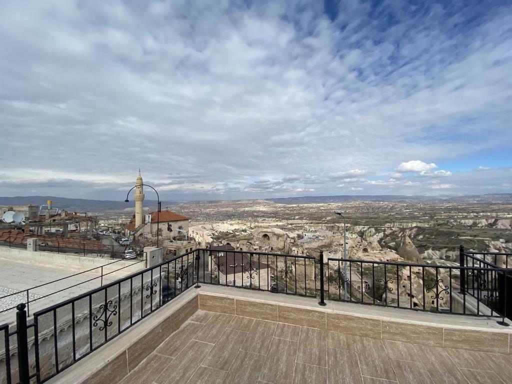 Учисар: Alice in Cappadocia
