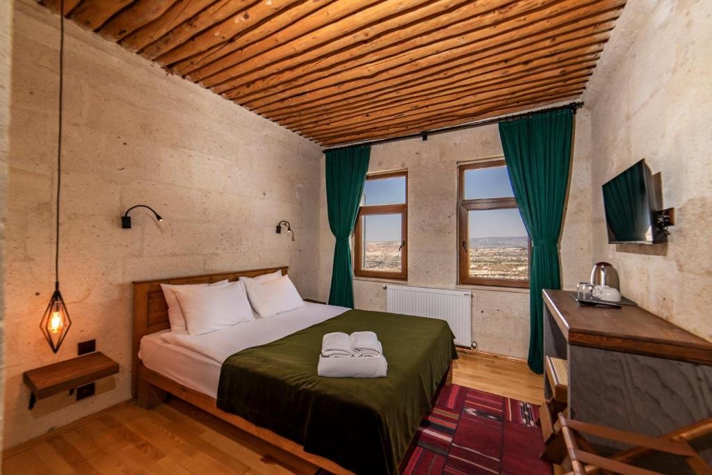 Учисар: Alice in Cappadocia