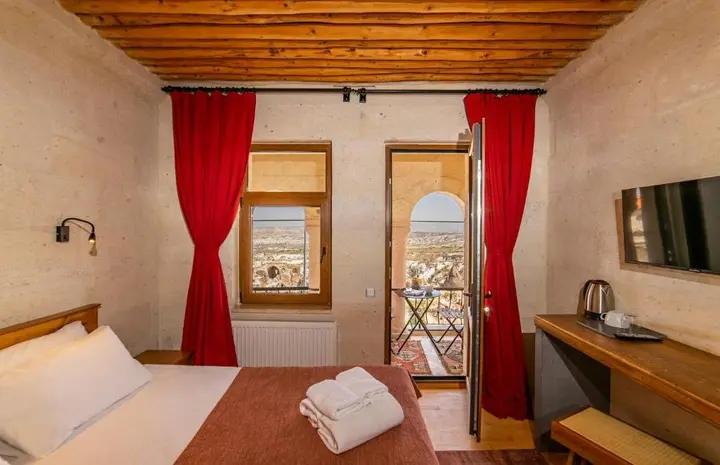 Учисар: Alice in Cappadocia