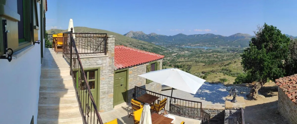 Зейтинликой: The Hill Village House
