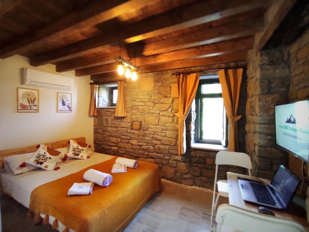 Зейтинликой: The Hill Village House