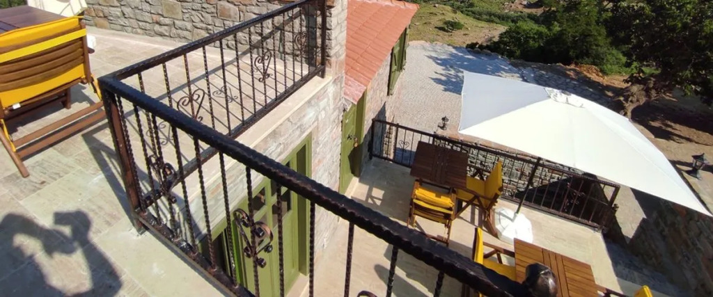 Зейтинликой: The Hill Village House