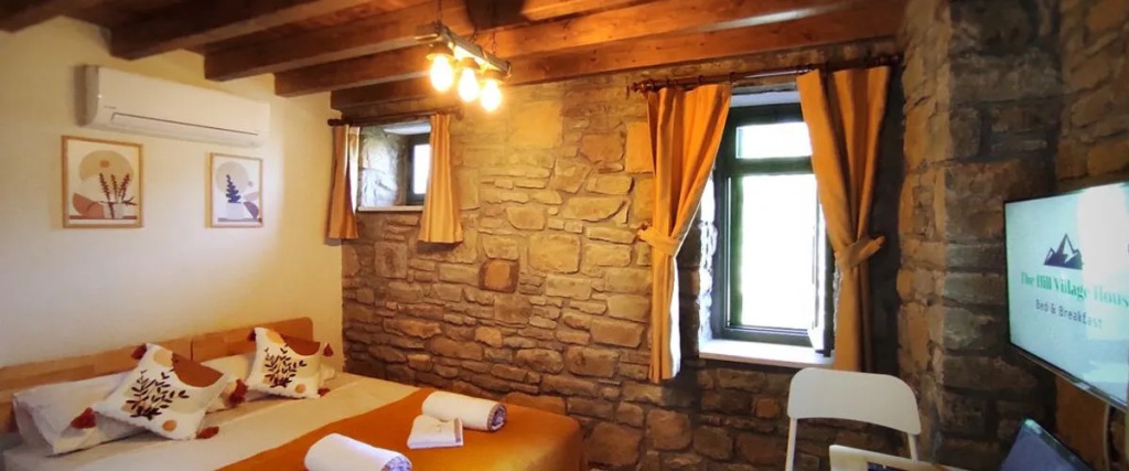 Зейтинликой: The Hill Village House