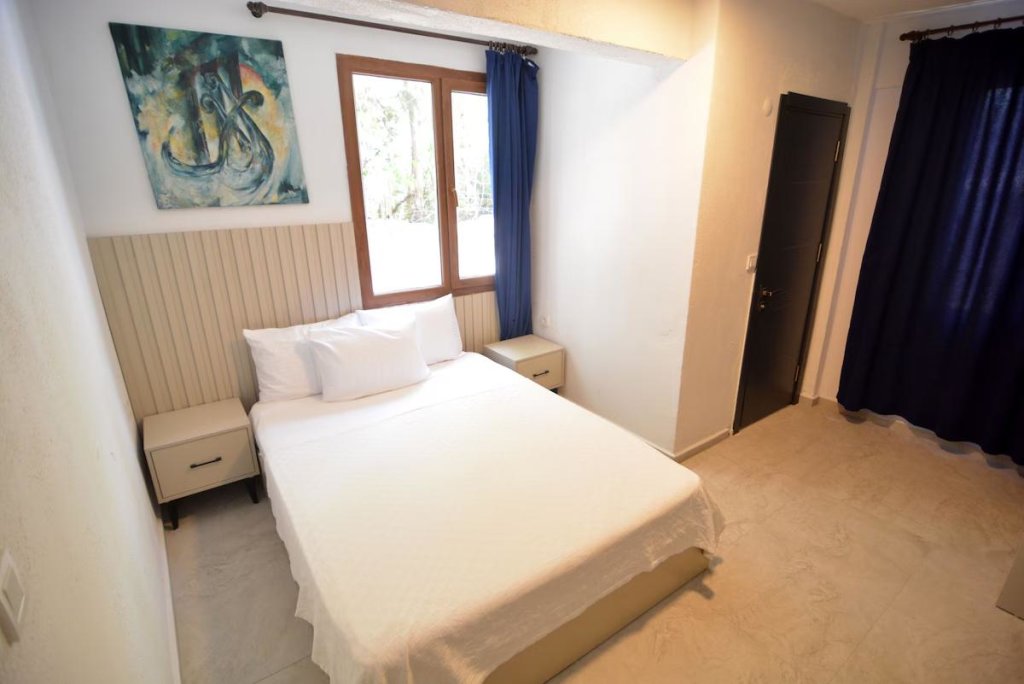 Чешме: Ados Hotel