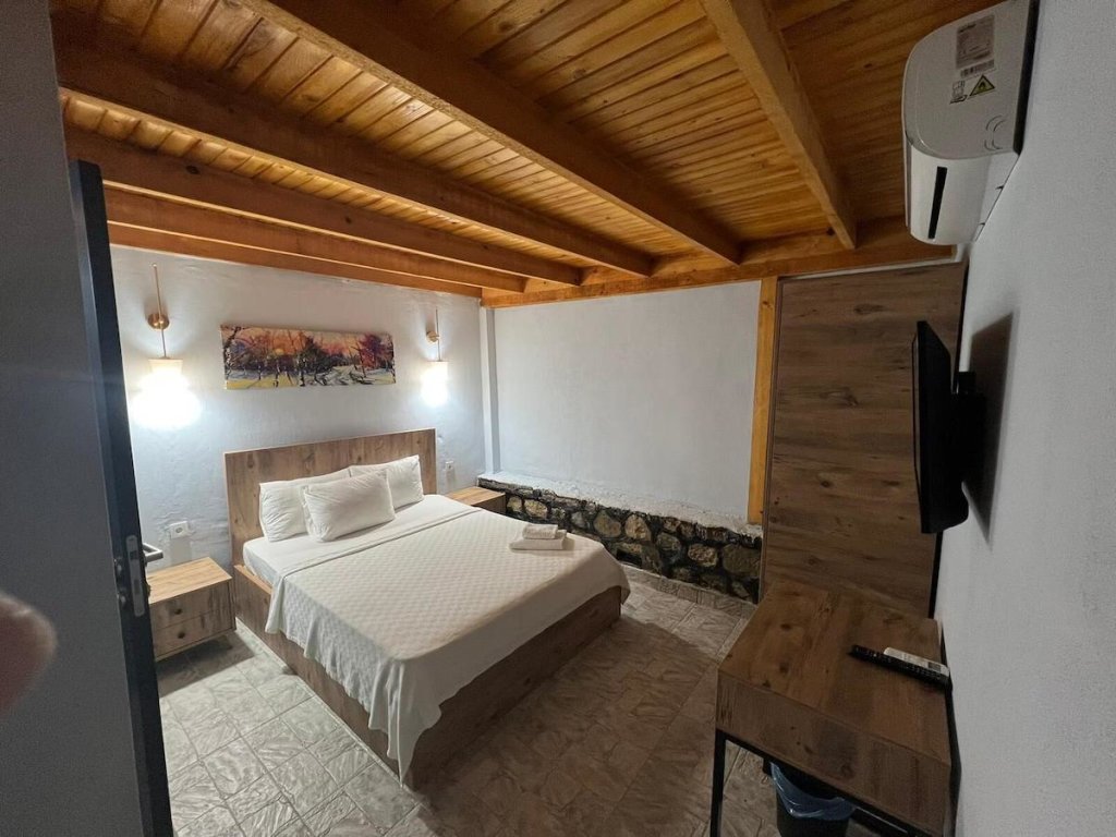 Чешме: Ados Hotel