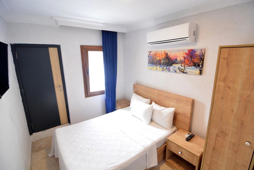 Чешме: Ados Hotel