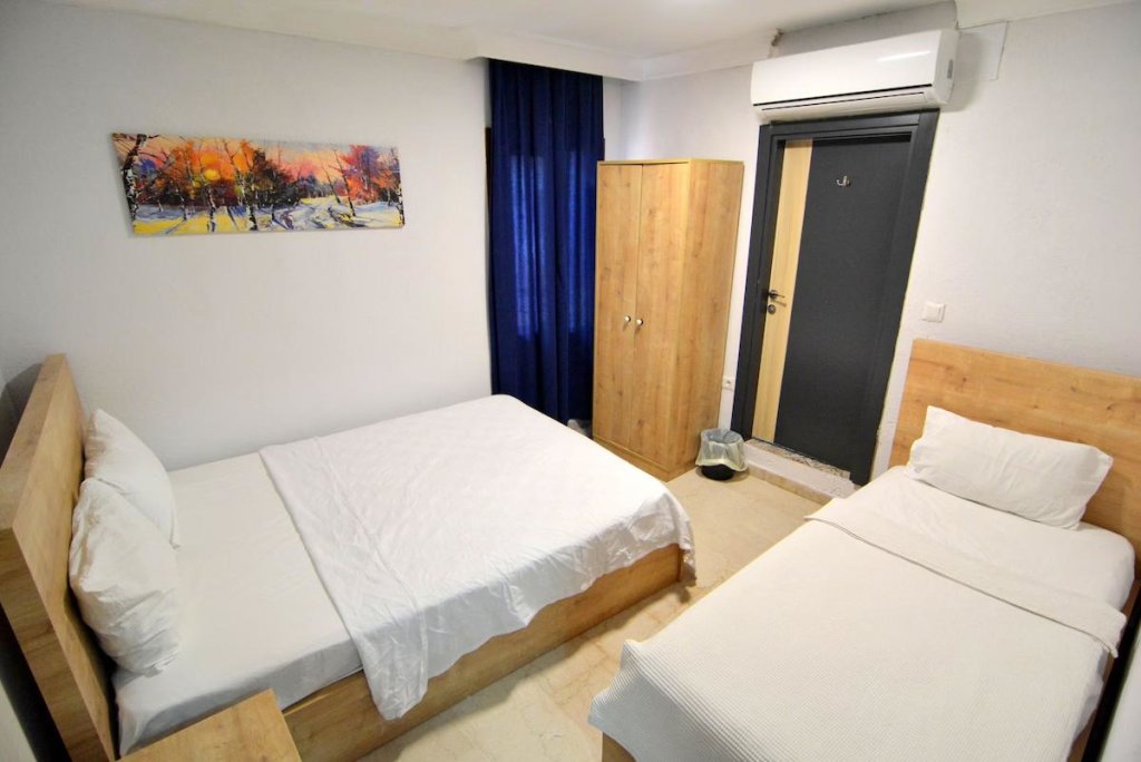 Чешме: Ados Hotel