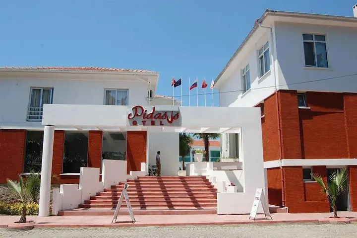Бурхание: Pidasus Hotel