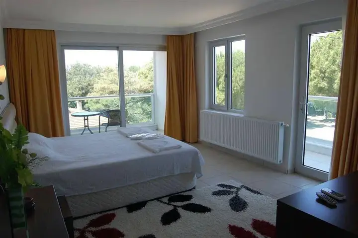 Бурхание: Pidasus Hotel