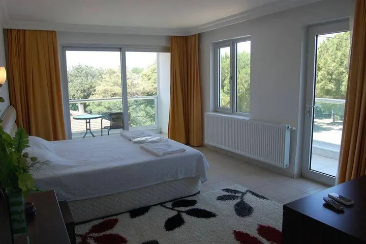 Бурхание: Pidasus Hotel