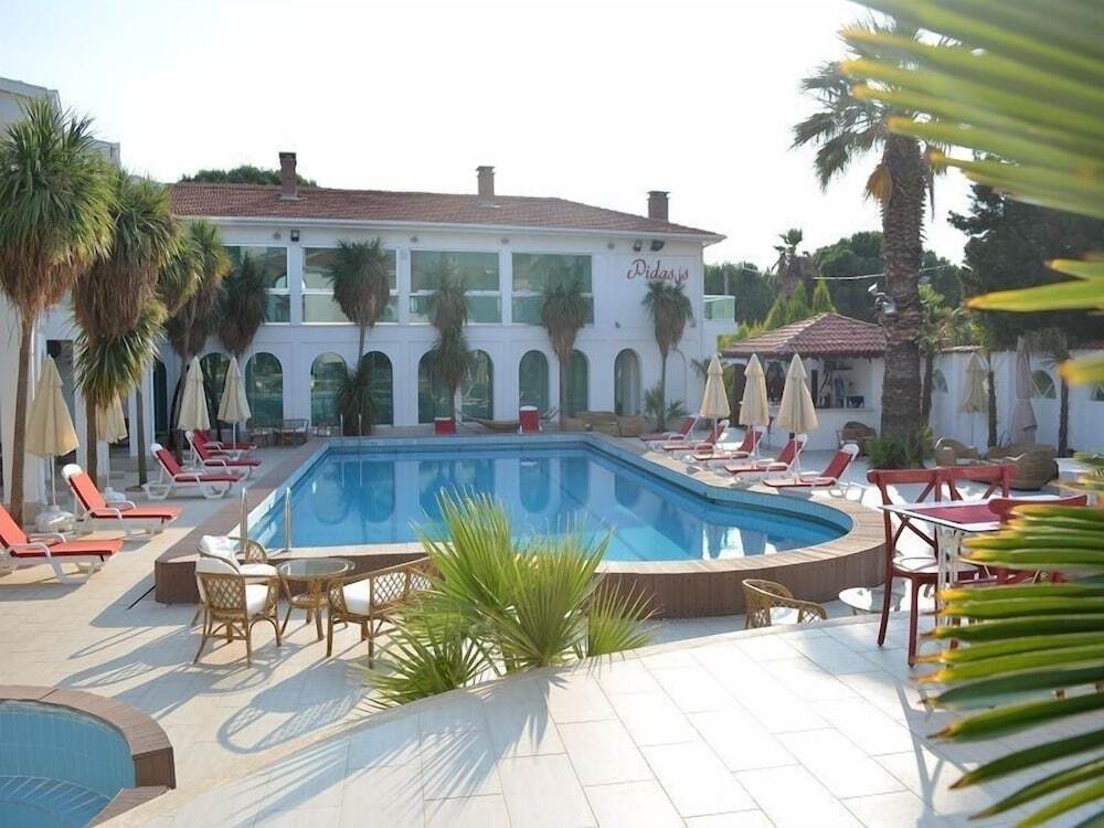 Бурхание: Pidasus Hotel