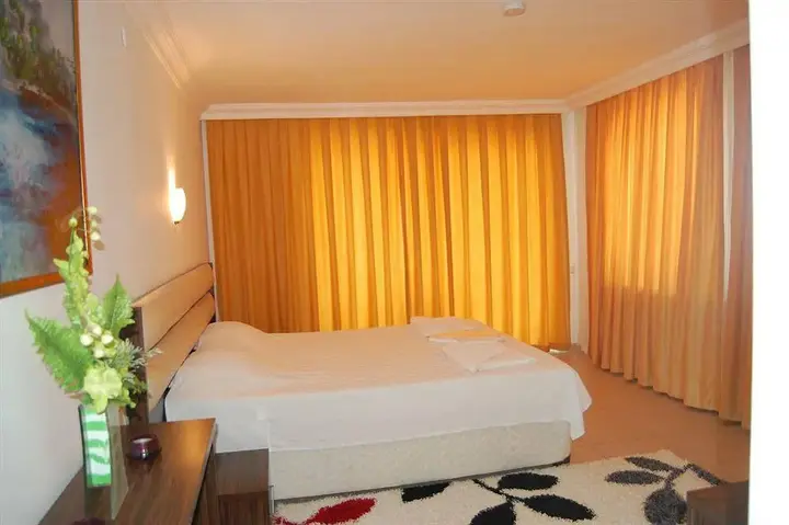 Бурхание: Pidasus Hotel