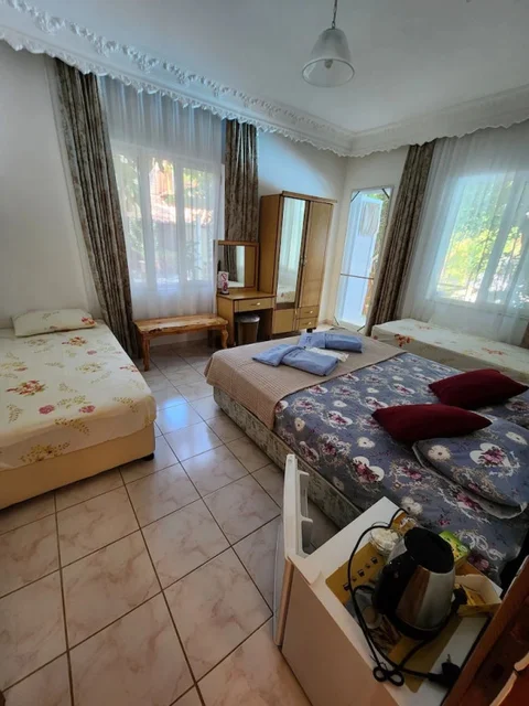 Чиралы: Rose Pension