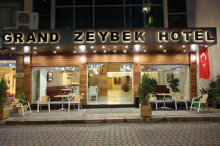 Измир: Grand Zeybek Hotel