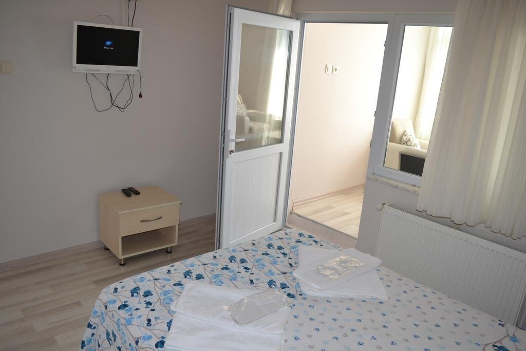 Чынарджык: Kirmizi Yali Motel