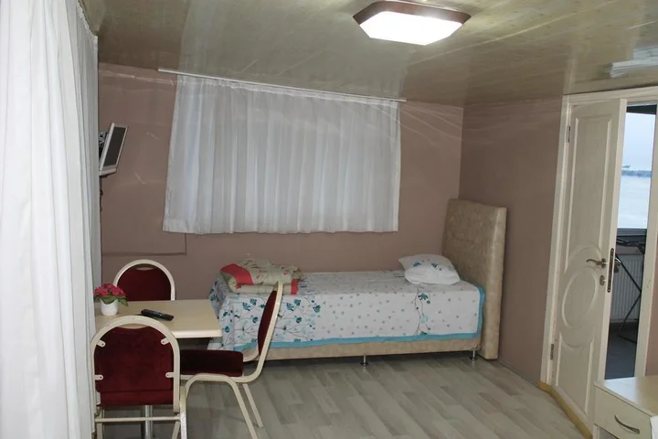 Чынарджык: Kirmizi Yali Motel