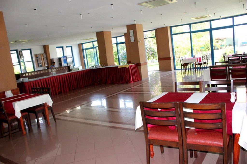 Aymes Hotel — фото 1