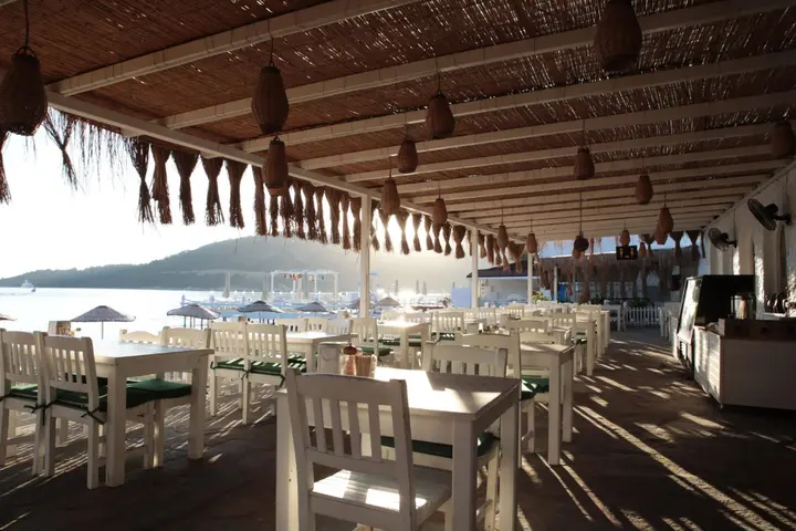 Голькой: Daphnis Hotel