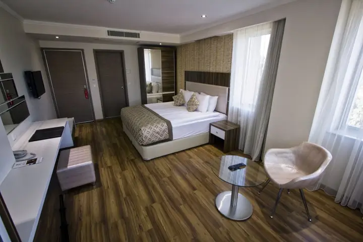 Edis Premier Hotel — фото 2