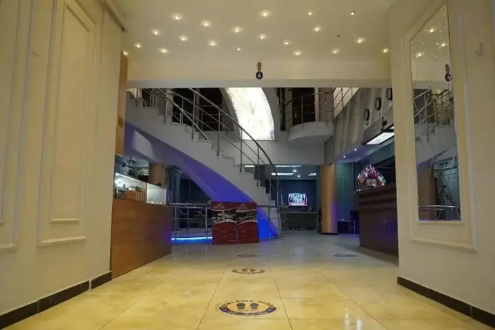 Ван: Dimet Park Hotel